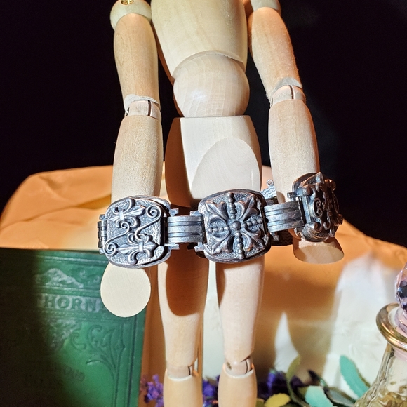 French Detail Chunky Bracelet - Picture 2 of 2